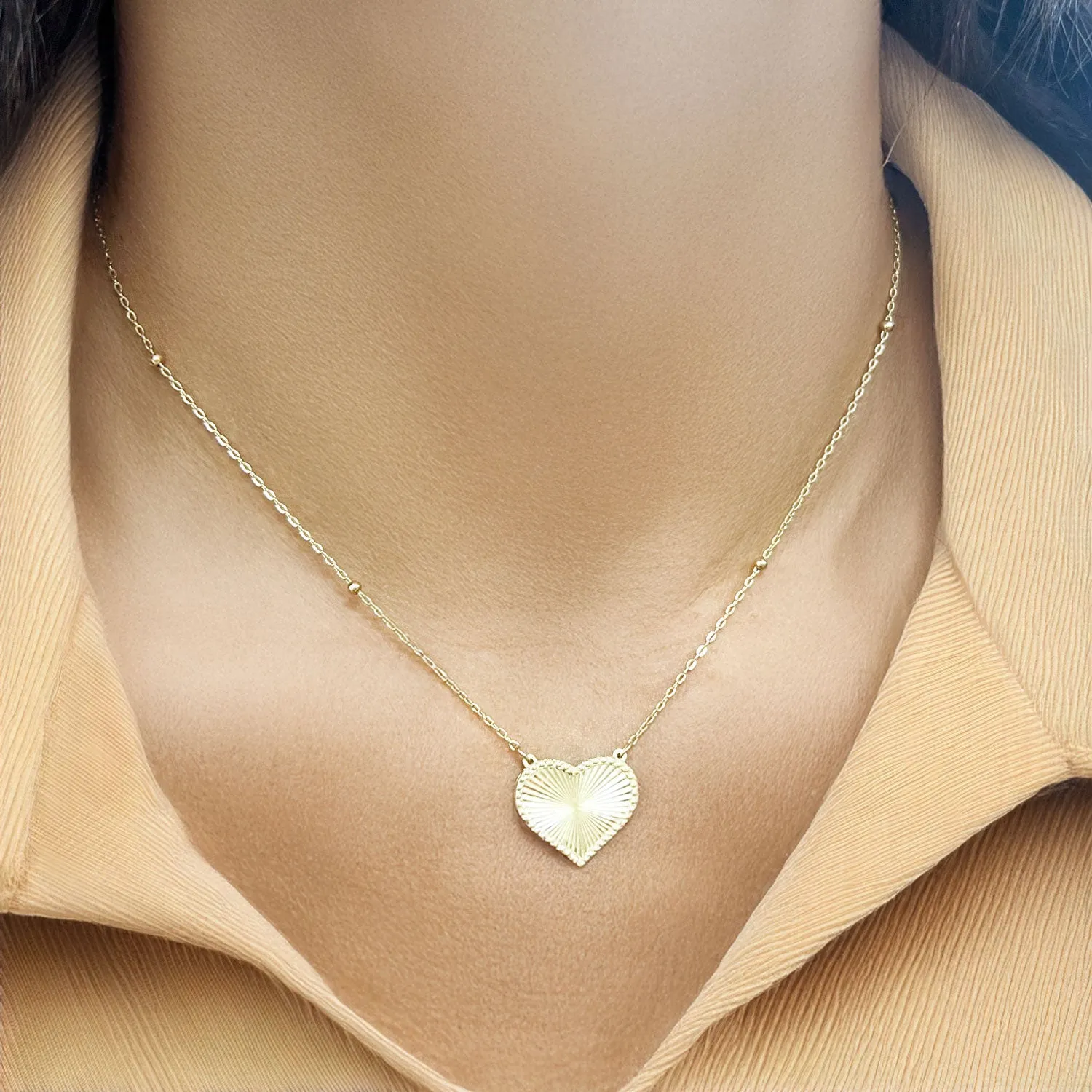 Fluted Gold Single Heart Necklace