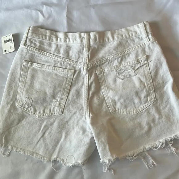 Free People 28 Shorts Maggie distressed frayed raw hem in Optic White mi…