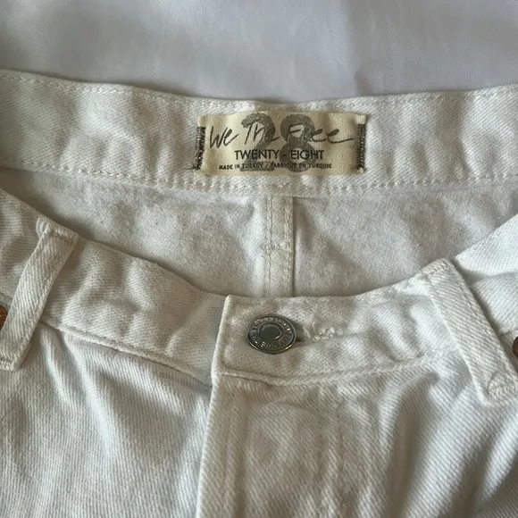 Free People 28 Shorts Maggie distressed frayed raw hem in Optic White mi…