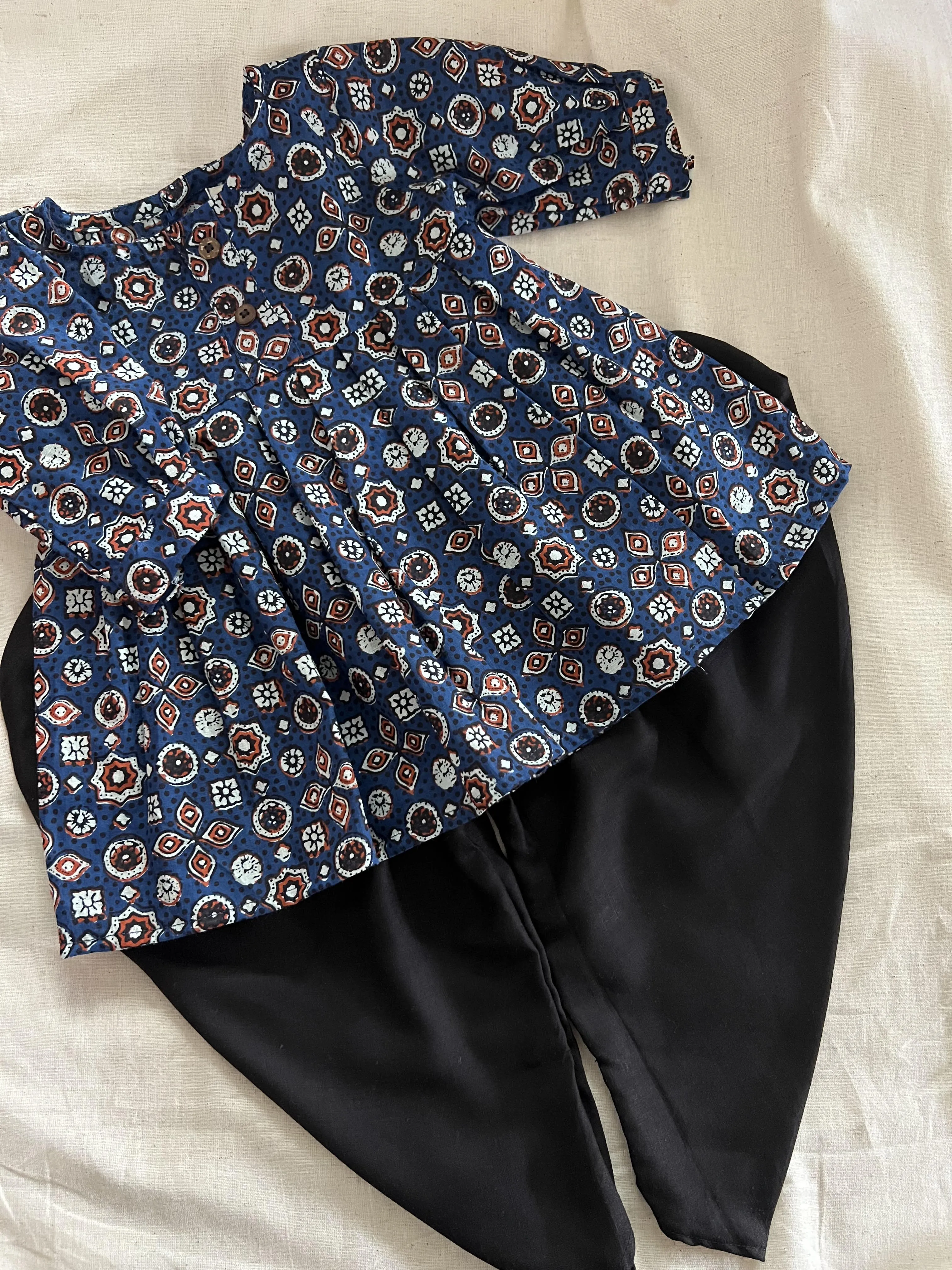 Klingaru Girl Dhoti Set - Blue Booti