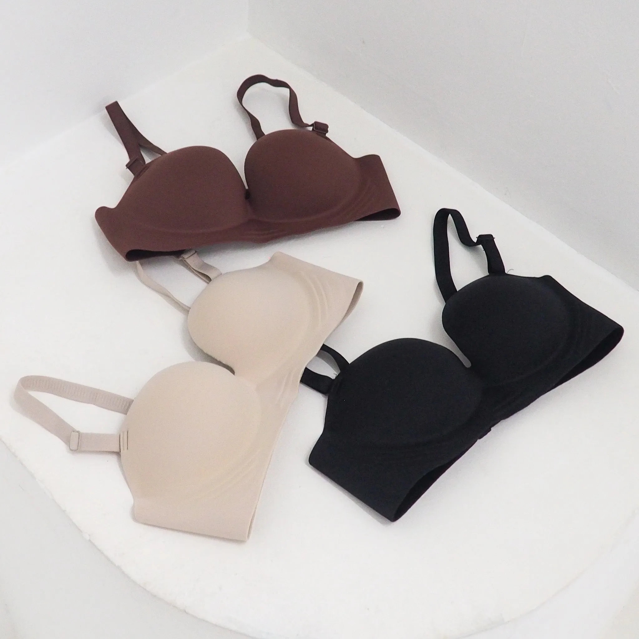 No Bulge! Lifting Seamless Wireless Bra in Velvet Creme