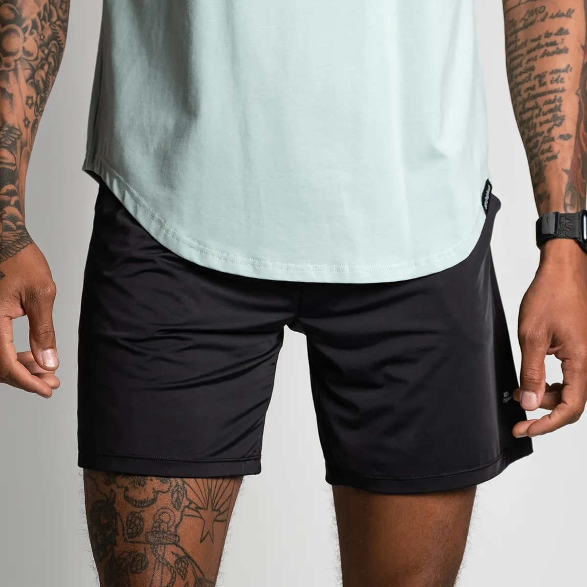 VERSA SHORTS - BLACK