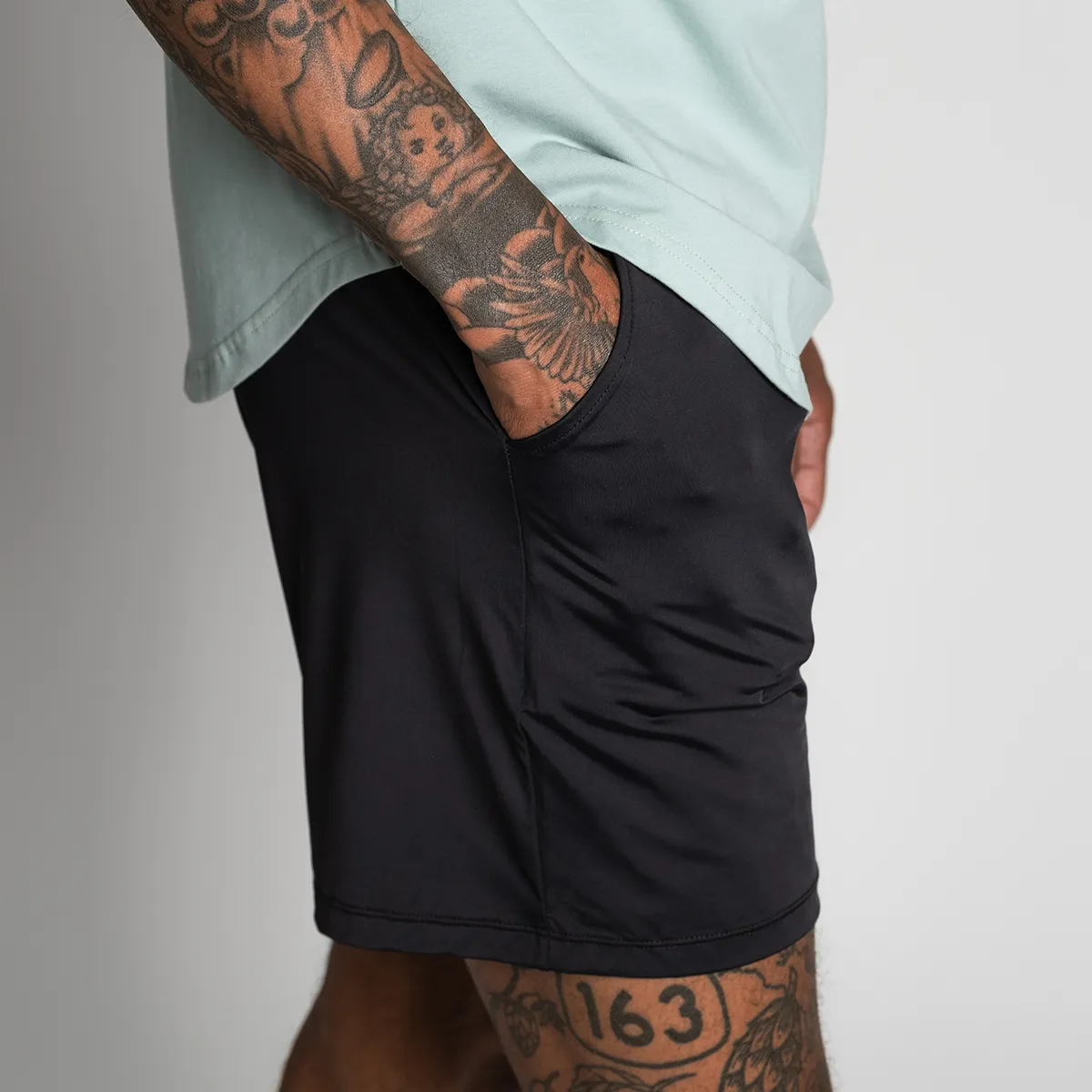 VERSA SHORTS - BLACK