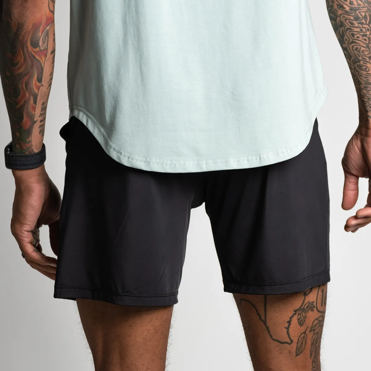 VERSA SHORTS - BLACK
