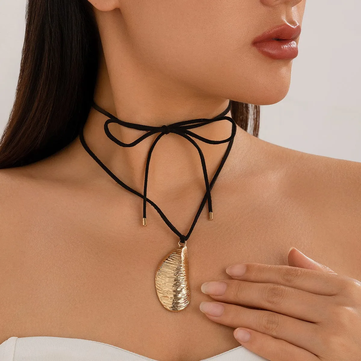 Versatile Irregular Striped Waterdrop Pendant Velvet Necklace