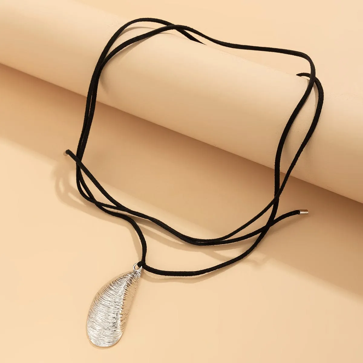Versatile Irregular Striped Waterdrop Pendant Velvet Necklace