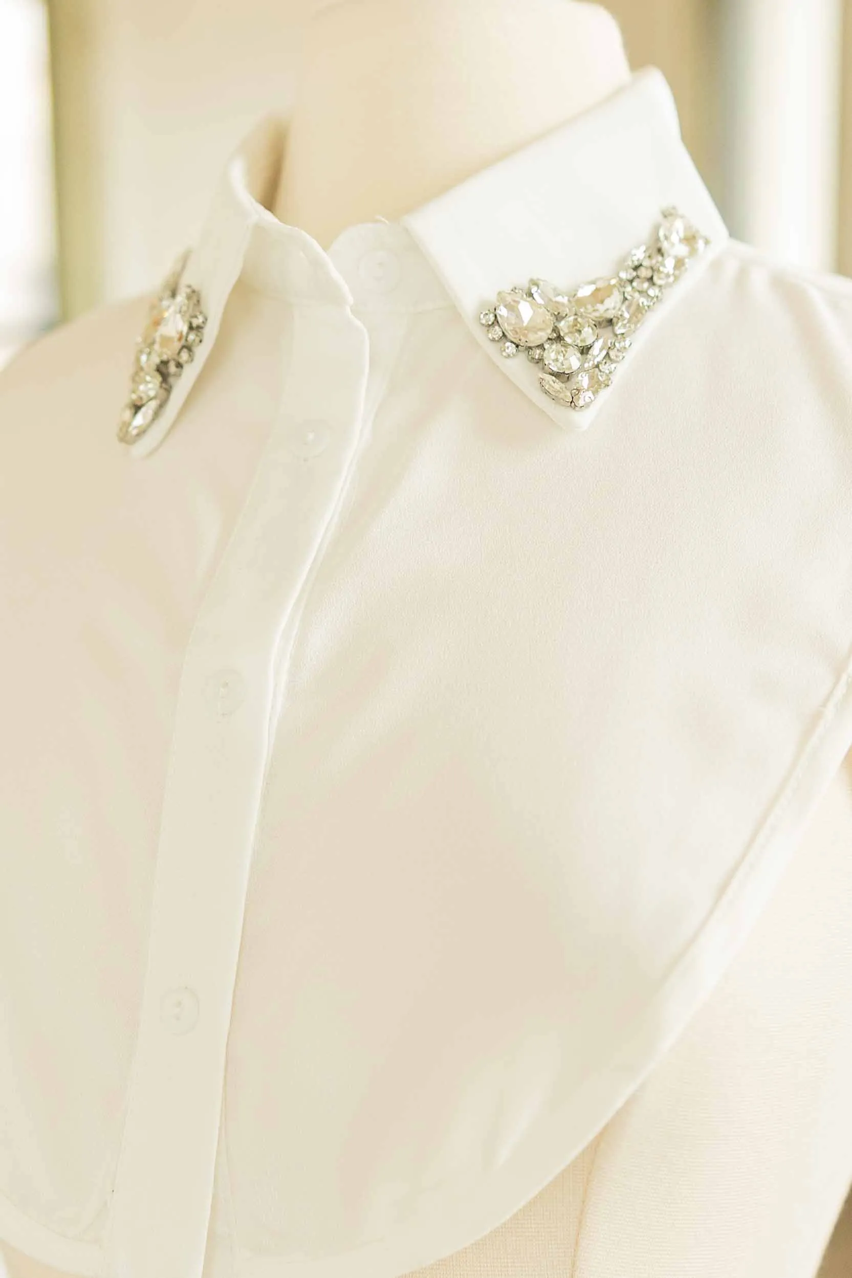 WHITE JEWELED FALSE COLLAR