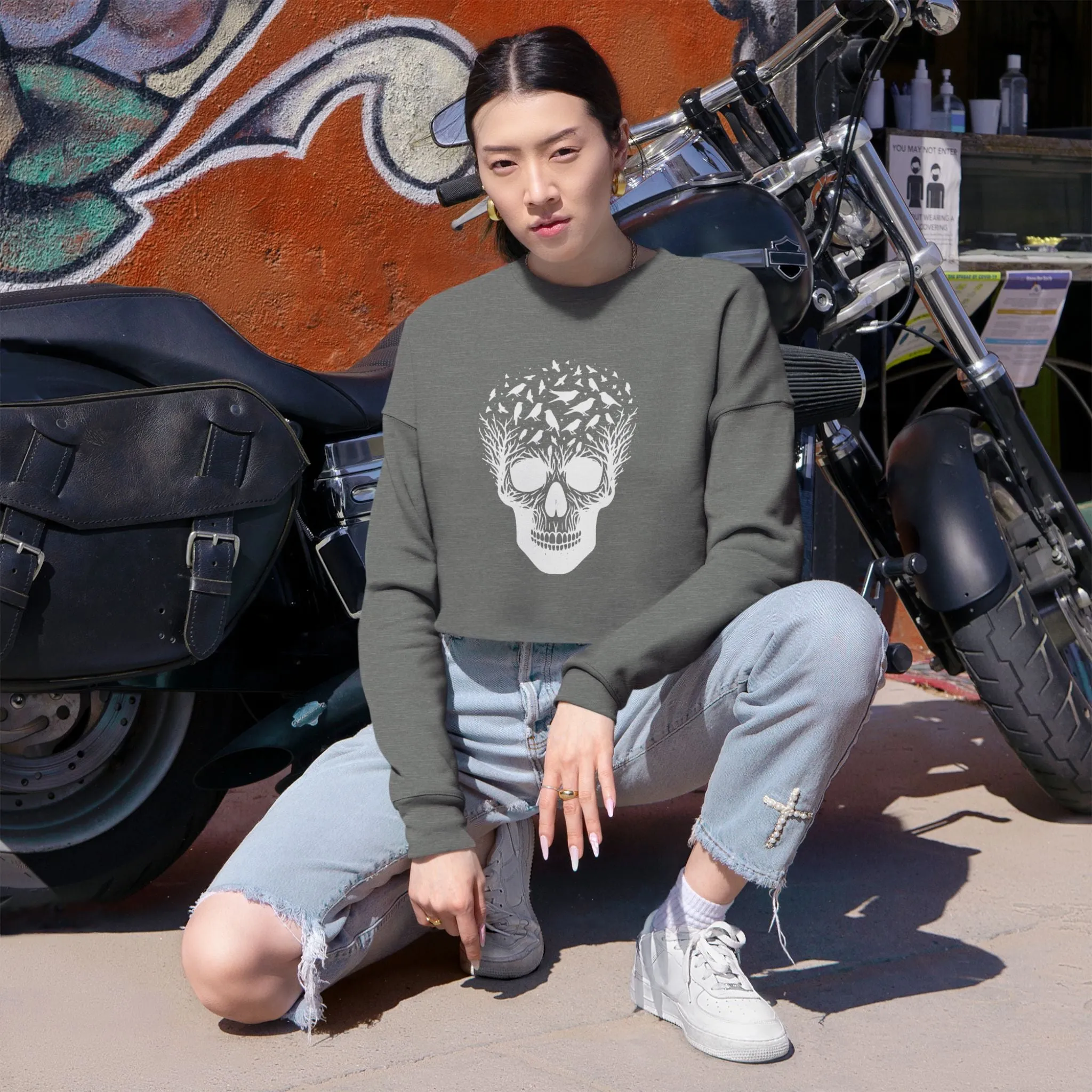 Women's Birds Skull Graphic Cropped Sweatshirt