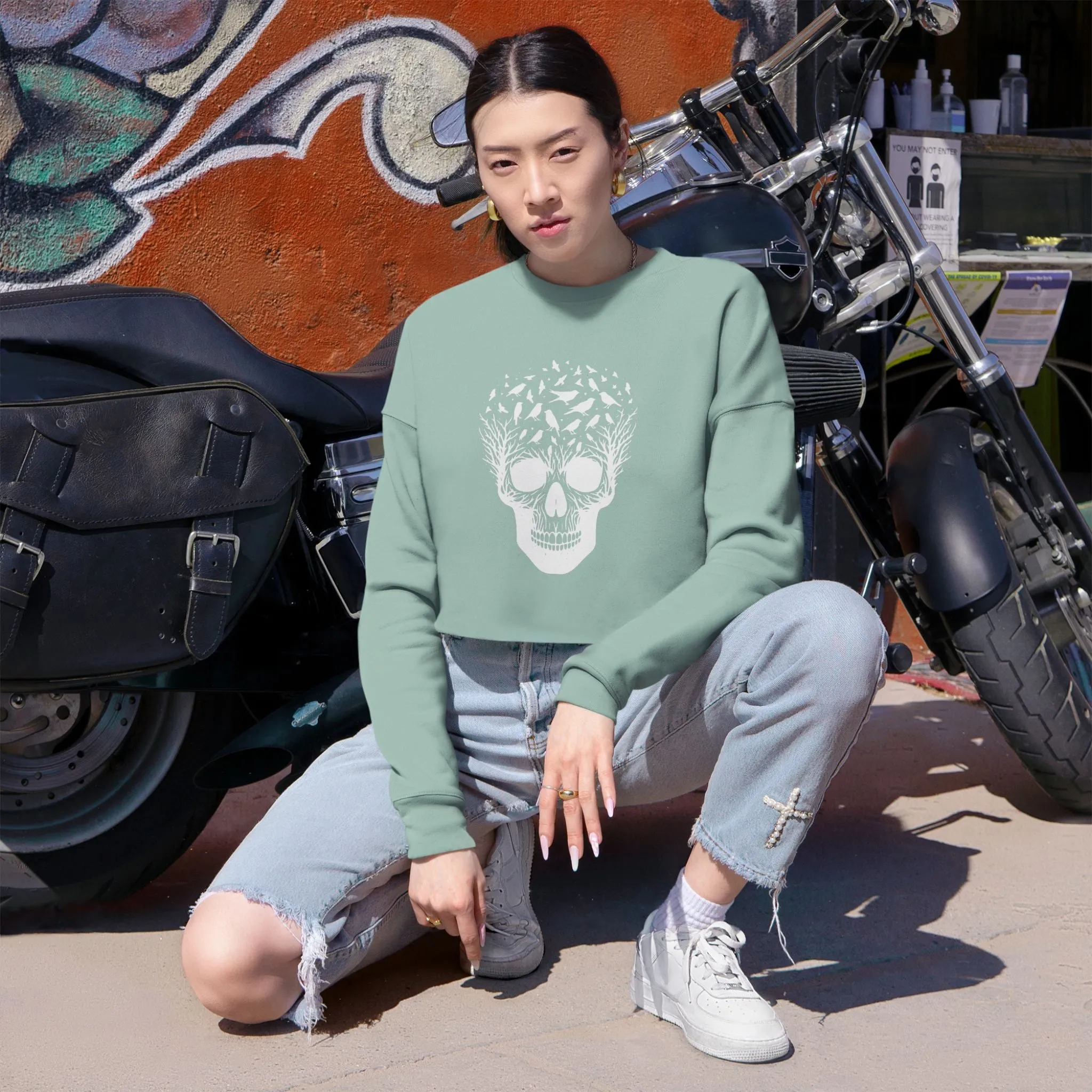 Women's Birds Skull Graphic Cropped Sweatshirt